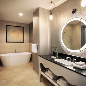 Essential King Room Bath